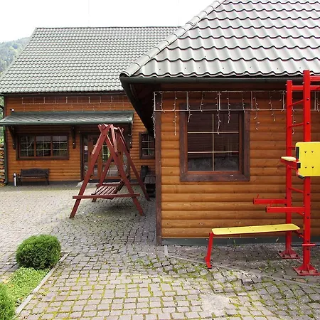 на бе́резі Hotel *