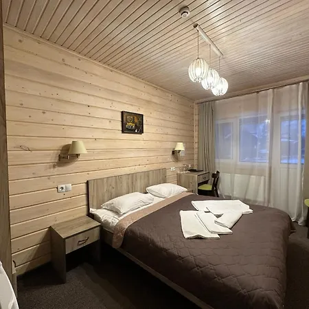 на бе́резі Hotel