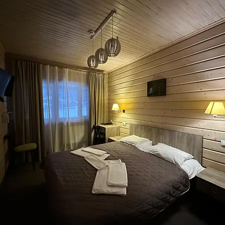 на бе́резі Hotel *
