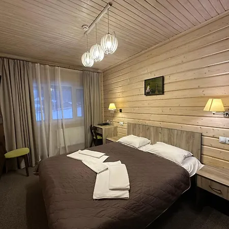на бе́резі Hotel