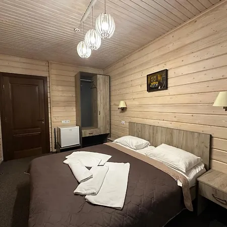 на бе́резі Hotel