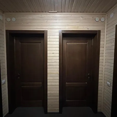 на бе́резі Hotel Kvasy
