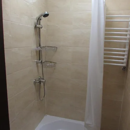 на бе́резі *