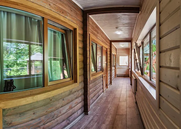 на бе́резі Otel Kvasy