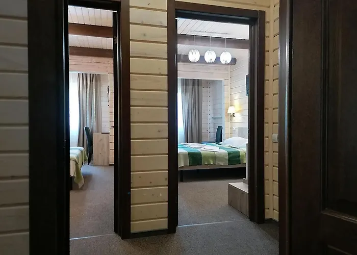 Otel на бе́резі *